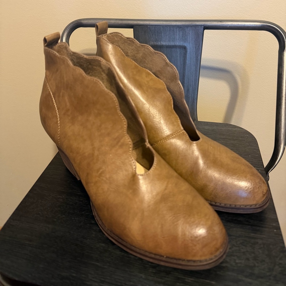 Mata Boho Western Scalloped Leather Booties Sz 10